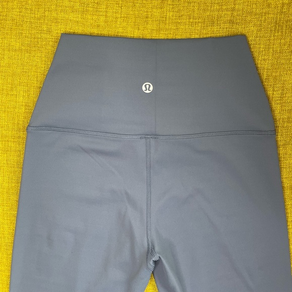 Lululemon size 2 high rise 25” Rare colour - Picture 3 of 4